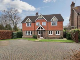 6 bedroom Detached f...